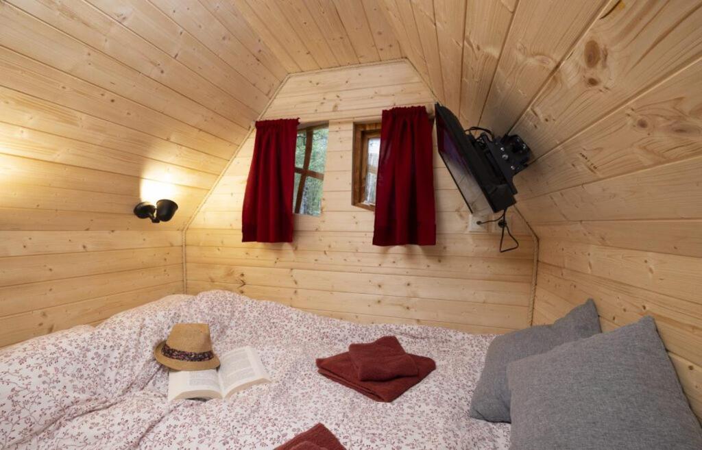 Camping Ushuaia Villages Au Bois Joli Andryes Esterno foto